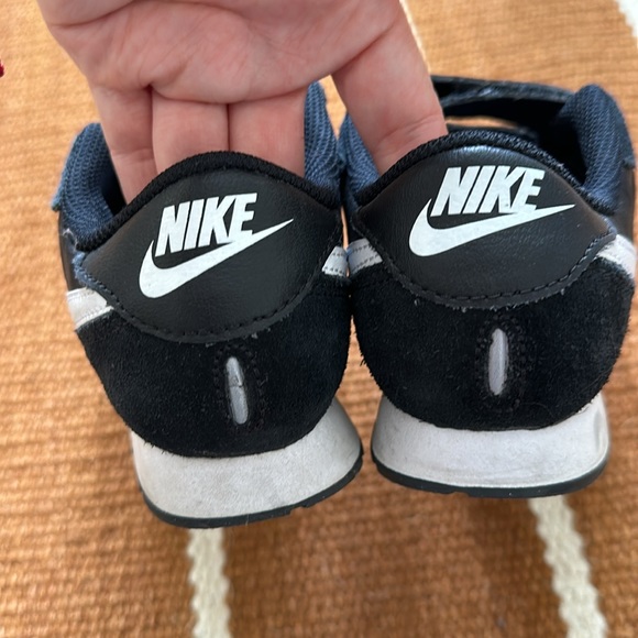 EUC Nike waffle sneakers - Picture 3 of 5